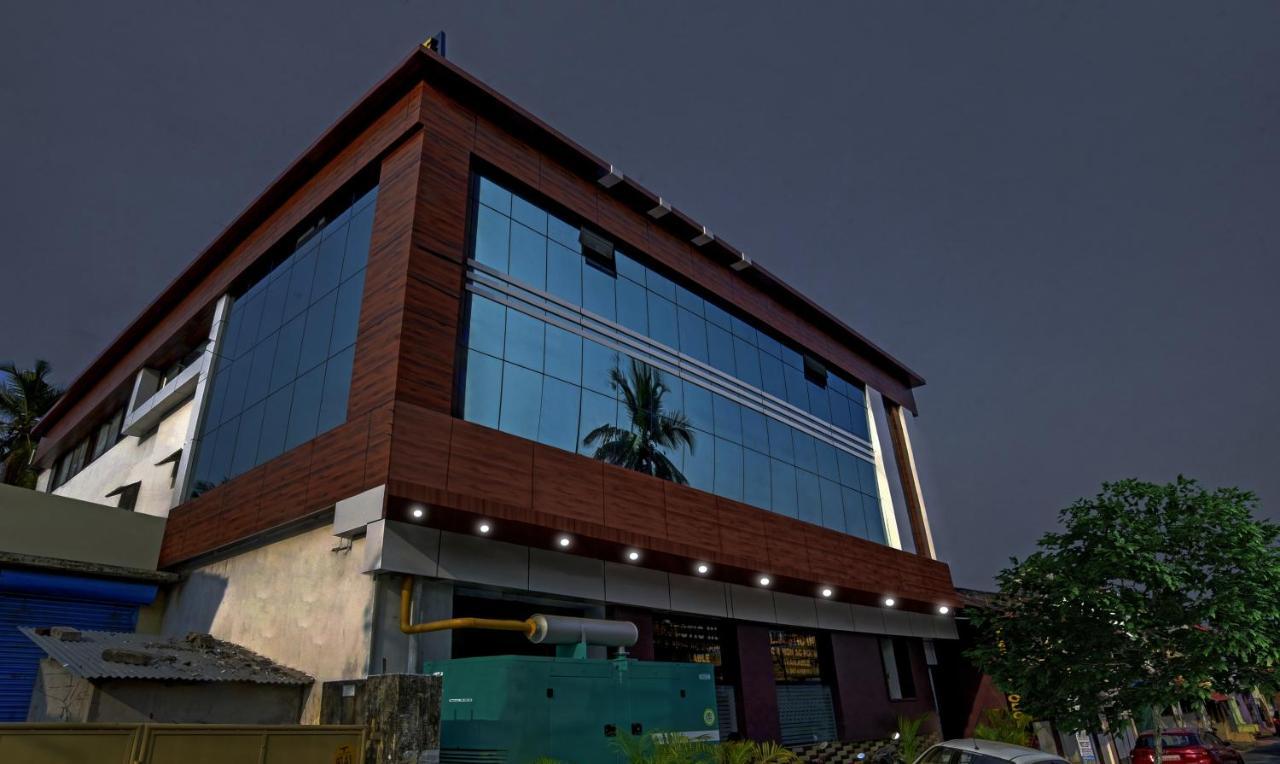 Treebo Trip Majestic Inn Thampanoor Thiruvananthapuram Extérieur photo